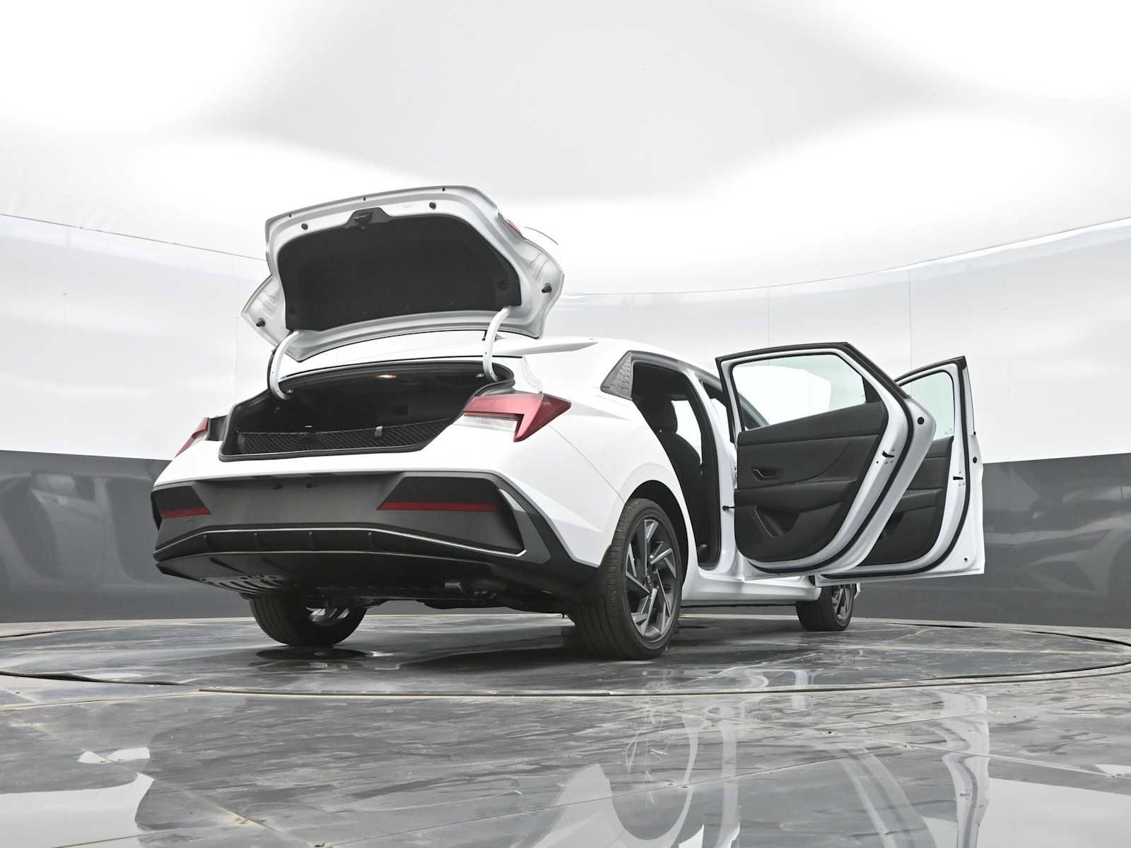 New 2025 Hyundai Elantra SEL image 43