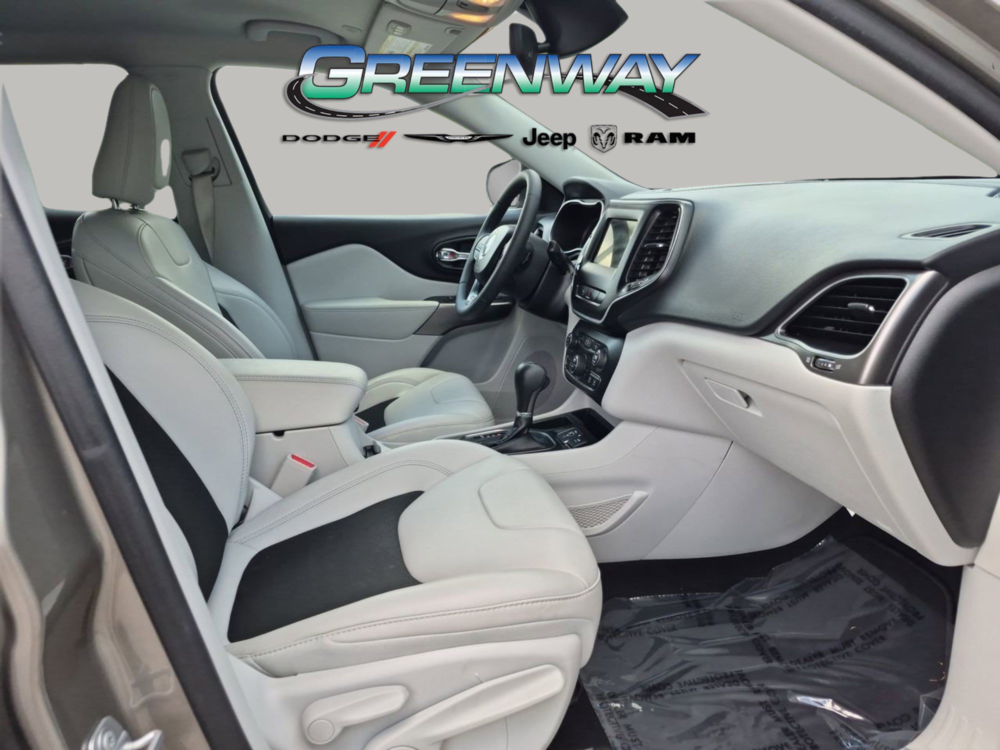 Used 2020 Jeep Cherokee Latitude Plus w/ Comfort/Convenience Group FWD image 24