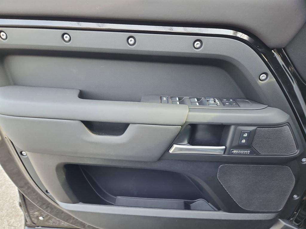 Used 2026 Land Rover Defender 110 X-Dynamic SE image 22