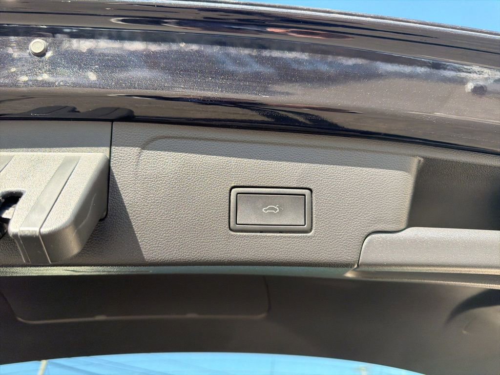 Used 2025 Volkswagen Atlas Cross Sport SEL R-Line image 41