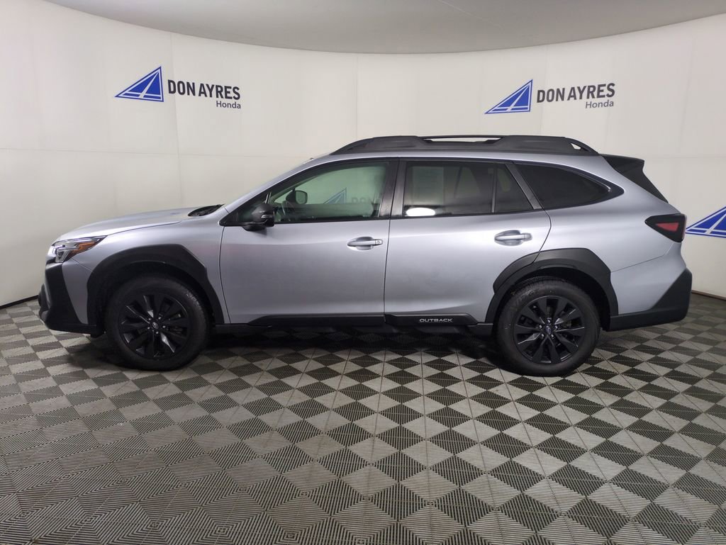 Used 2023 Subaru Outback Onyx Edition image 2