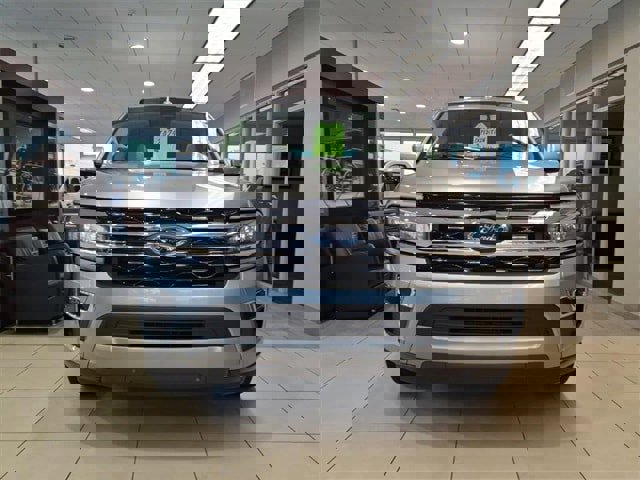 Used 2024 Ford Expedition Limited image 2