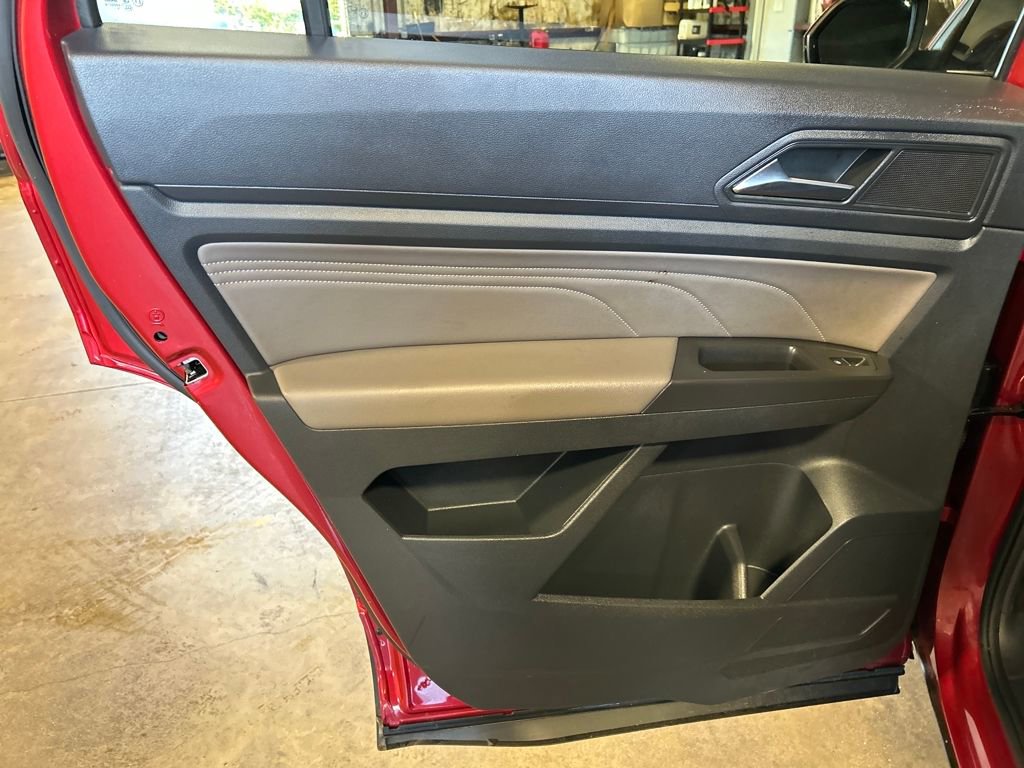 Used 2022 Volkswagen Atlas Cross Sport SE w/ Panoramic Sunroof Package image 25