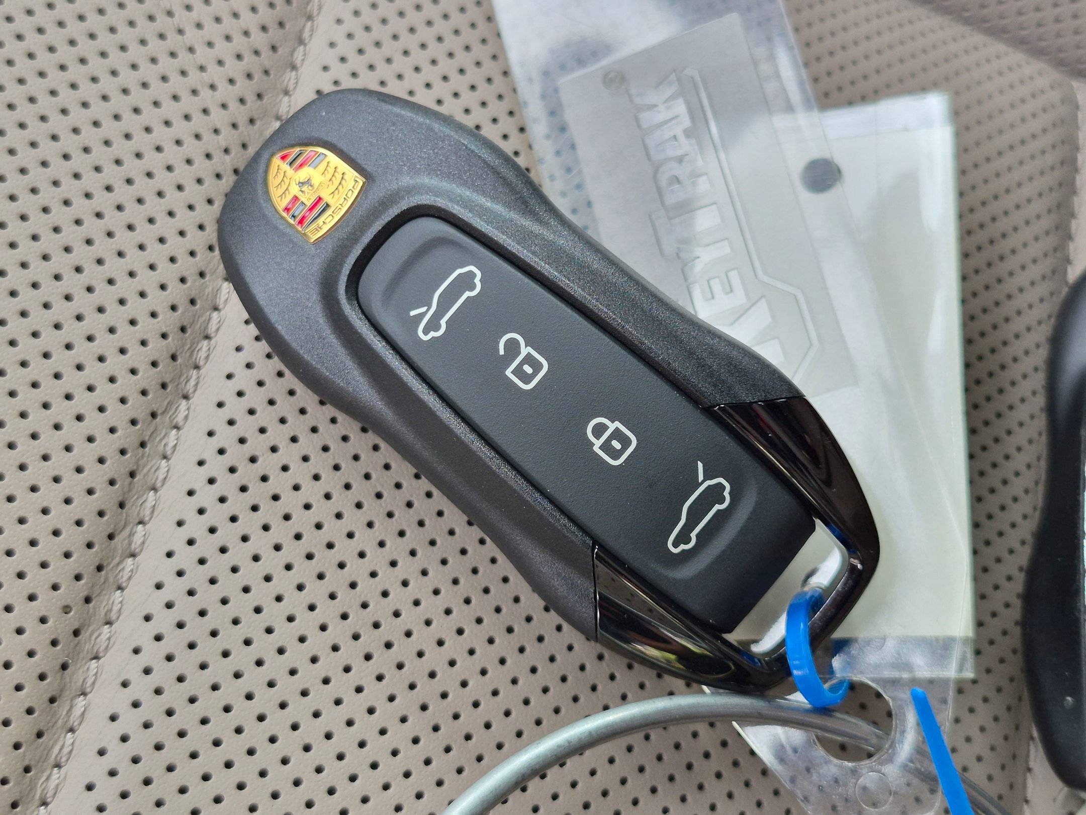 Certified 2025 Porsche Macan Electric RWD image 40