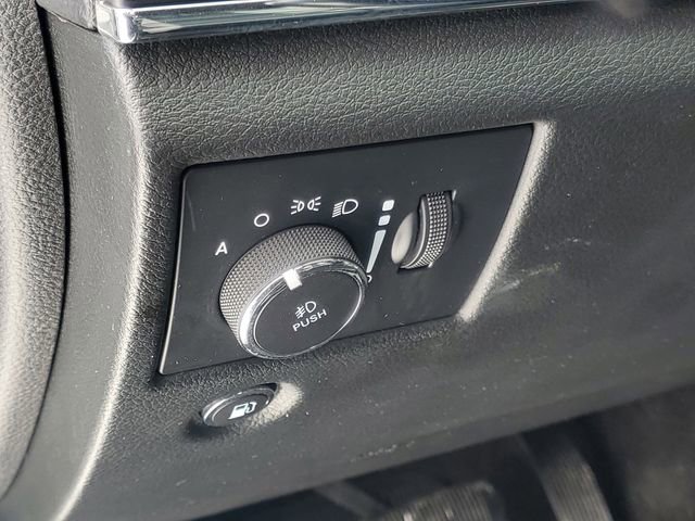 Used 2022 Jeep Grand Cherokee Limited image 15