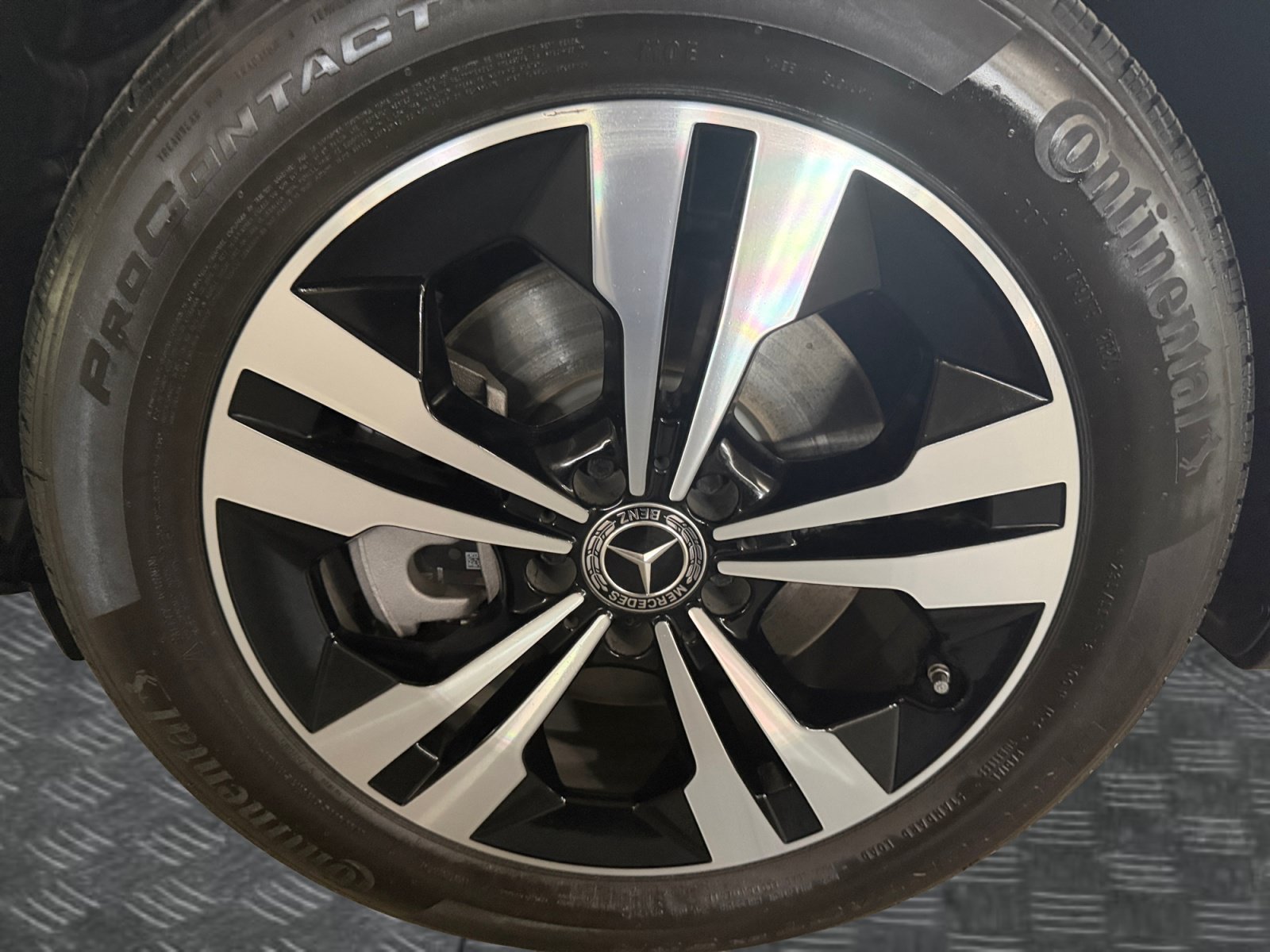 Certified 2025 Mercedes-Benz GLB 250 image 9