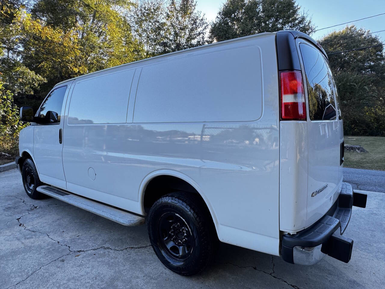 Used 2020 Chevrolet Express 2500 w/ Driver Convenience Package image 9