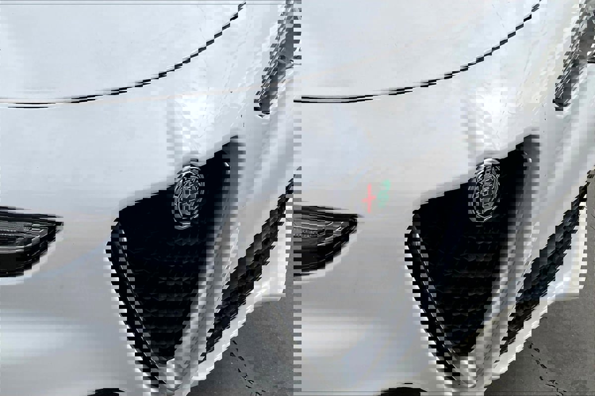 Used 2018 Alfa Romeo Stelvio AWD image 27