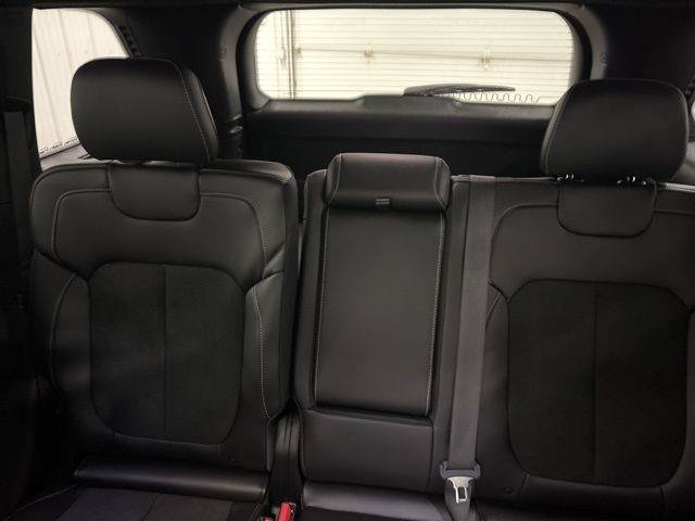 Used 2026 Jeep Grand Cherokee Altitude AWD/4WD image 29