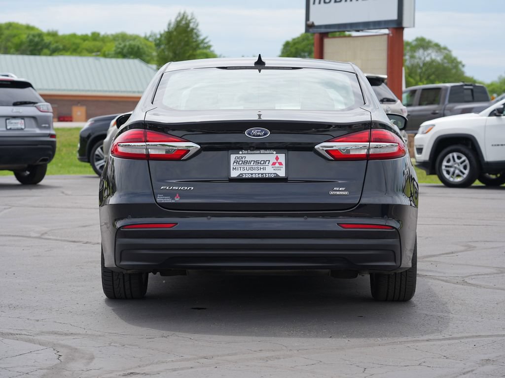 Used 2020 Ford Fusion SE FWD image 4