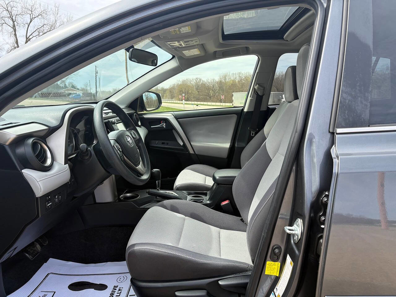 Used 2015 Toyota RAV4 XLE AWD/4WD image 9