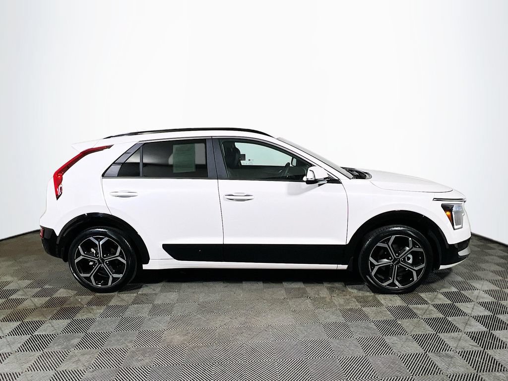 Used 2023 Kia Niro SX Touring FWD image 8