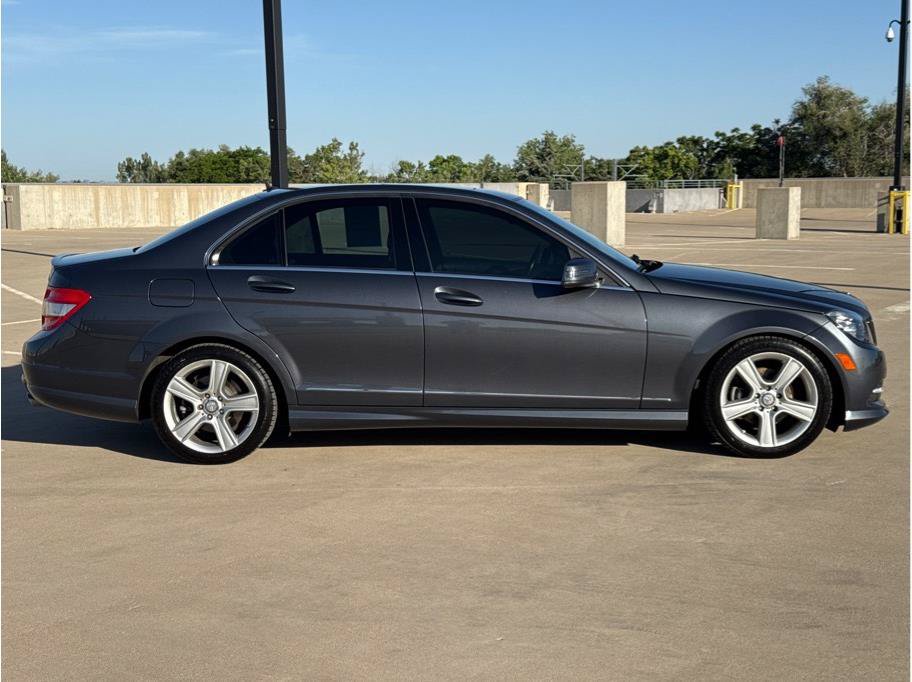 Used 2011 Mercedes-Benz C 300 4MATIC Sedan image 9