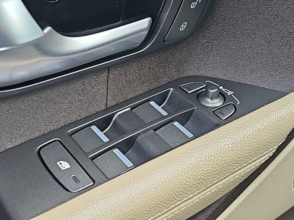 Used 2015 Land Rover Range Rover Evoque Pure Premium image 31