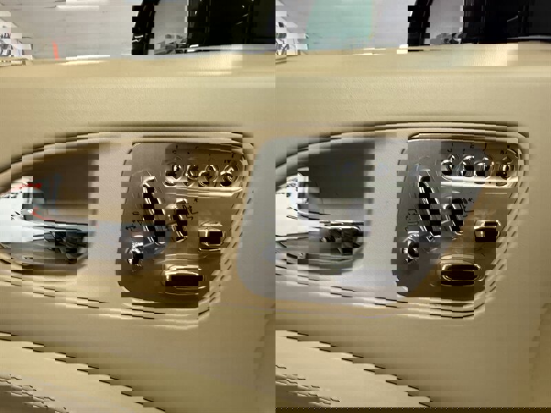 Used 2011 Jaguar XK Convertible image 13