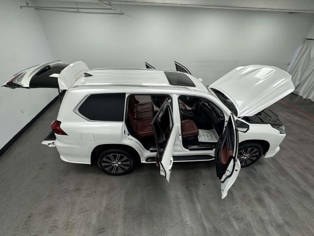 Used 2019 Lexus LX 570 4WD w/ Luxury Package image 15