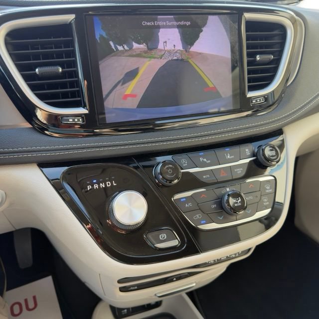 Used 2021 Chrysler Pacifica Touring-L w/ Uconnect Theater Family Group FWD image 22