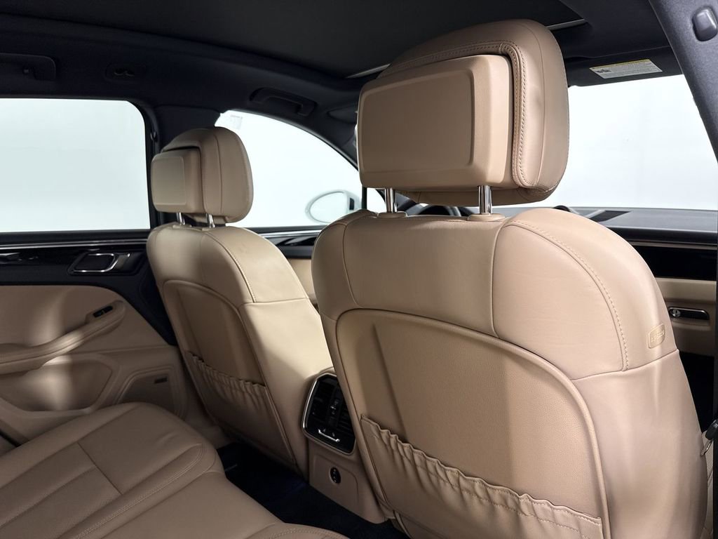 Certified 2025 Porsche Macan image 24