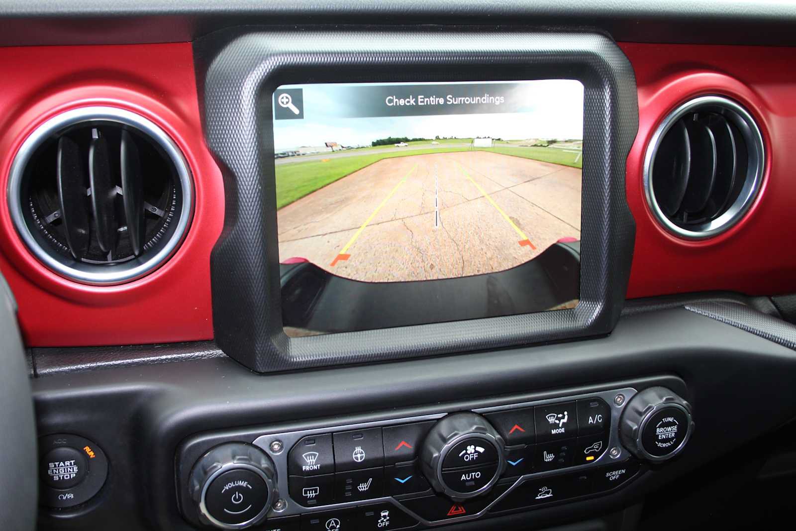Used 2023 Jeep Gladiator Rubicon w/ LED Lighting Group AWD/4WD image 36