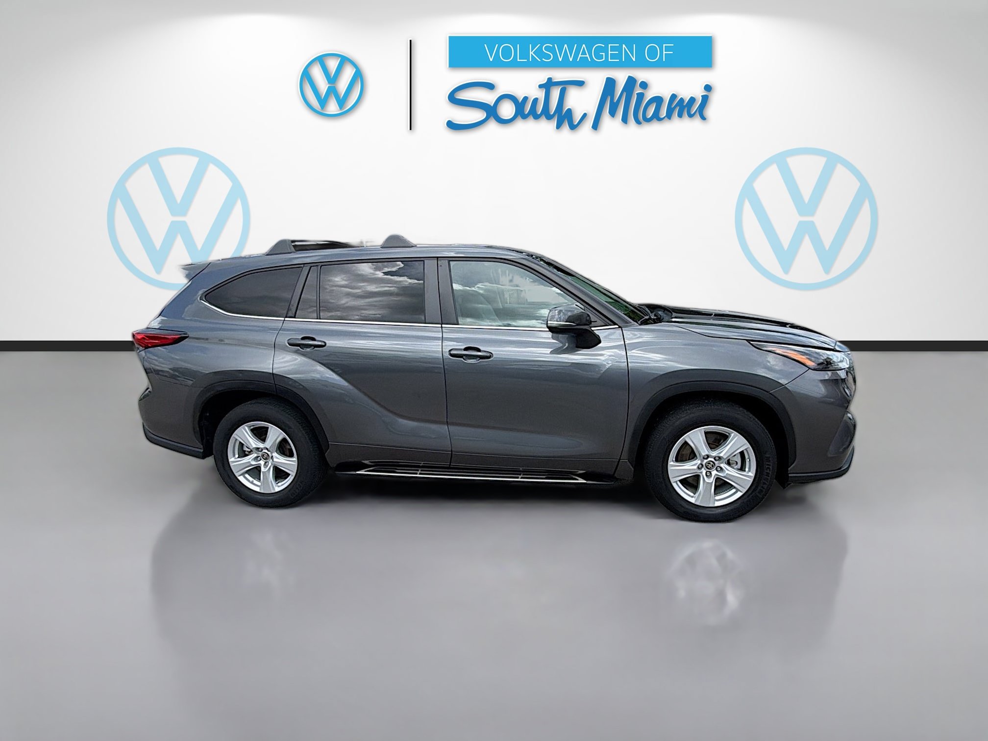 Used 2023 Toyota Highlander LE FWD image 8