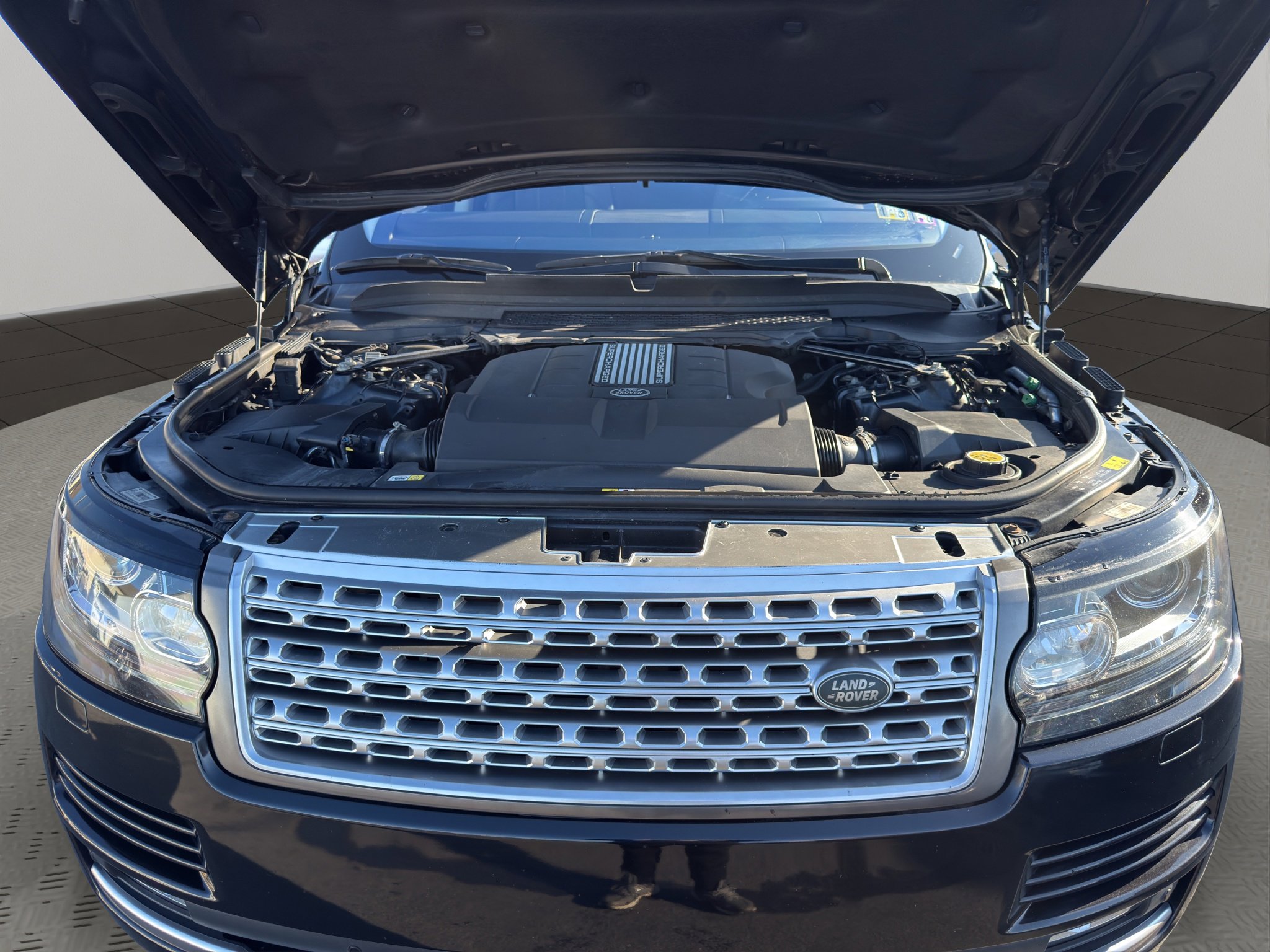 Used 2016 Land Rover Range Rover HSE image 21