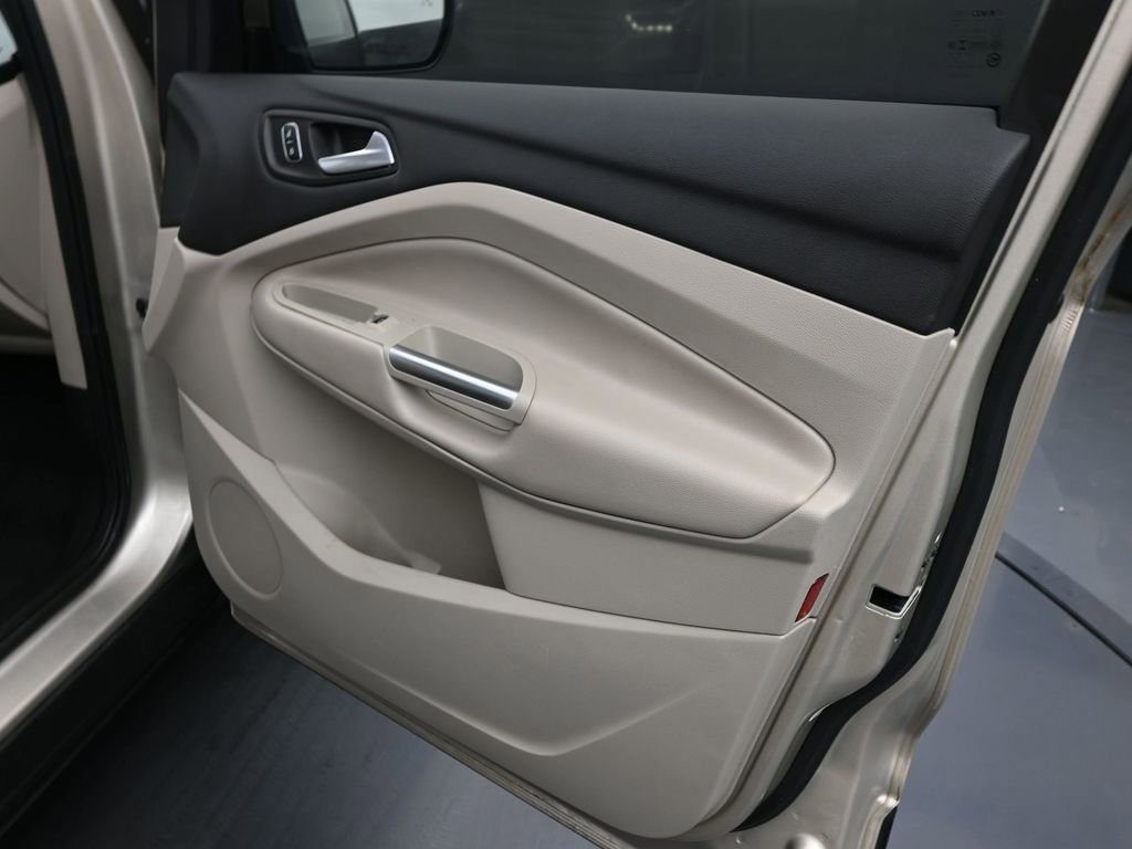 Used 2018 Ford Escape Titanium w/ Ford Safe & Smart Package image 28