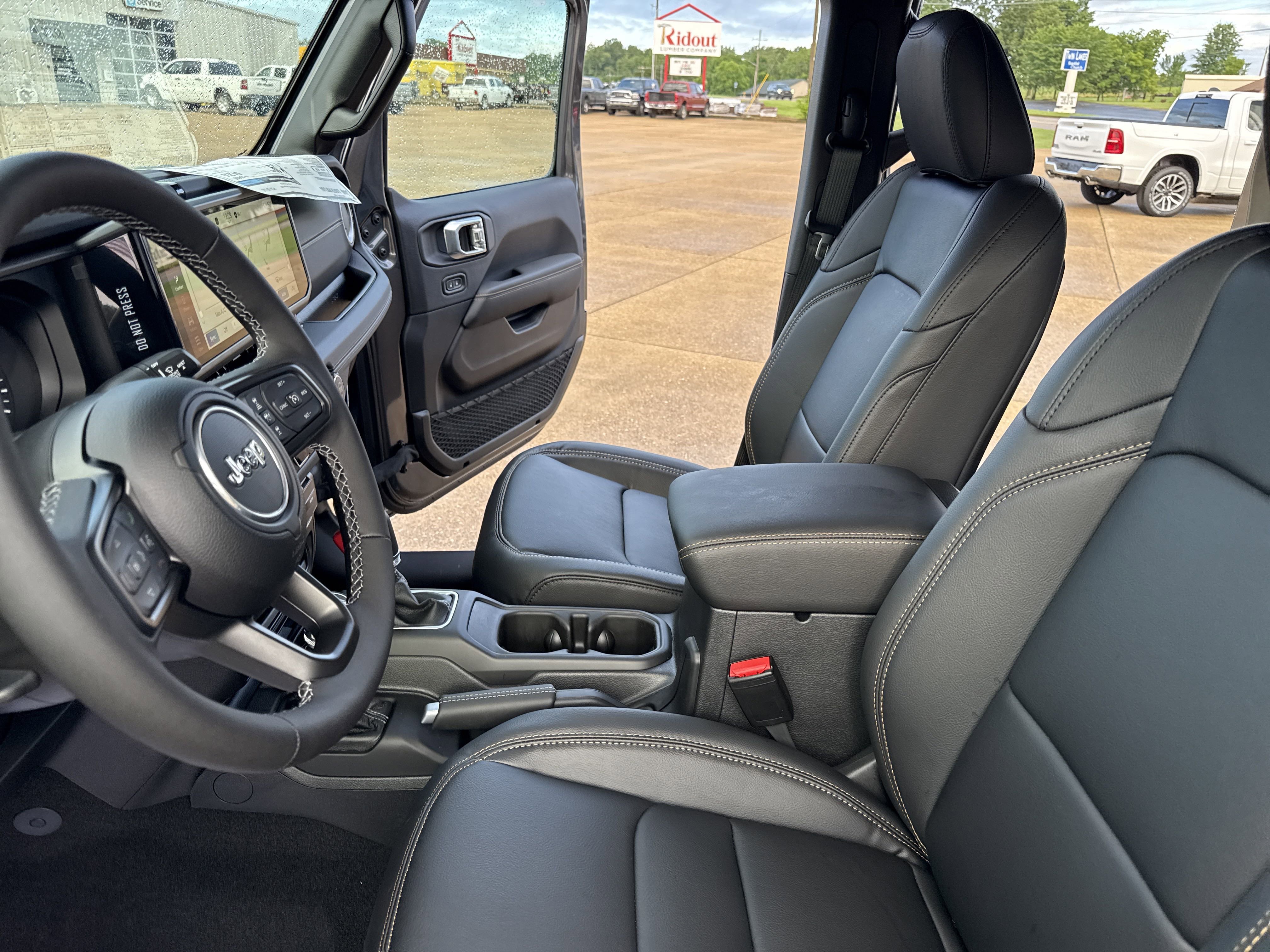 New 2025 Jeep Gladiator Sport w/ Premium Package image 16