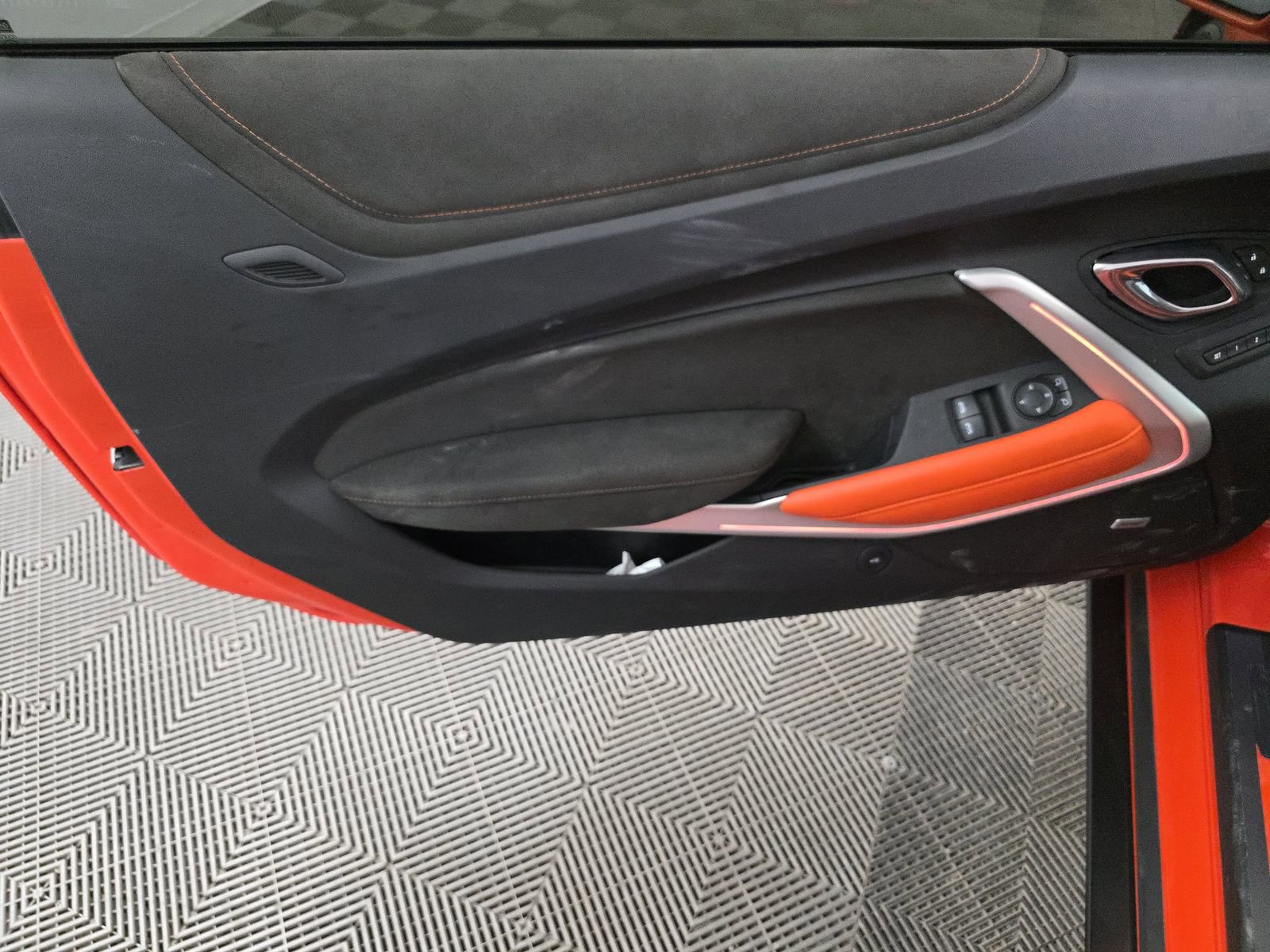 Used 2018 Chevrolet Camaro SS w/ Hot Wheels Edition image 10