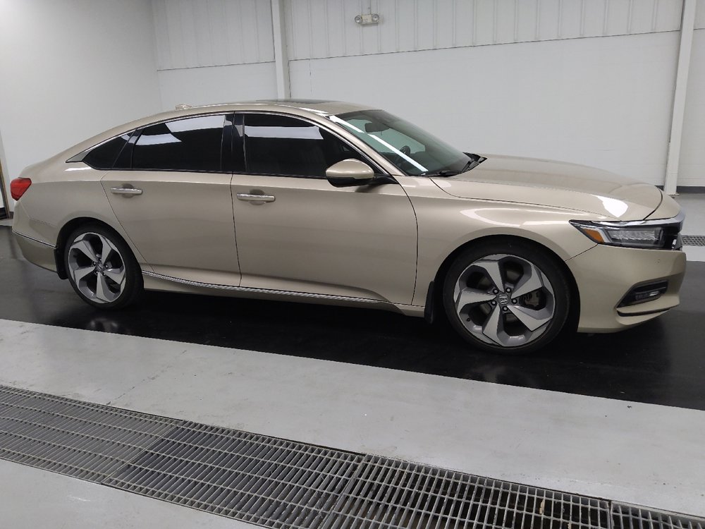 Used 2018 Honda Accord Touring image 11