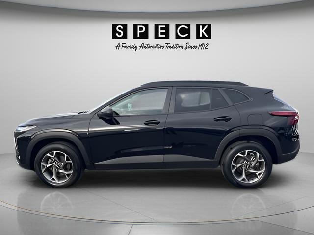 Used 2025 Chevrolet Trax LT image 2