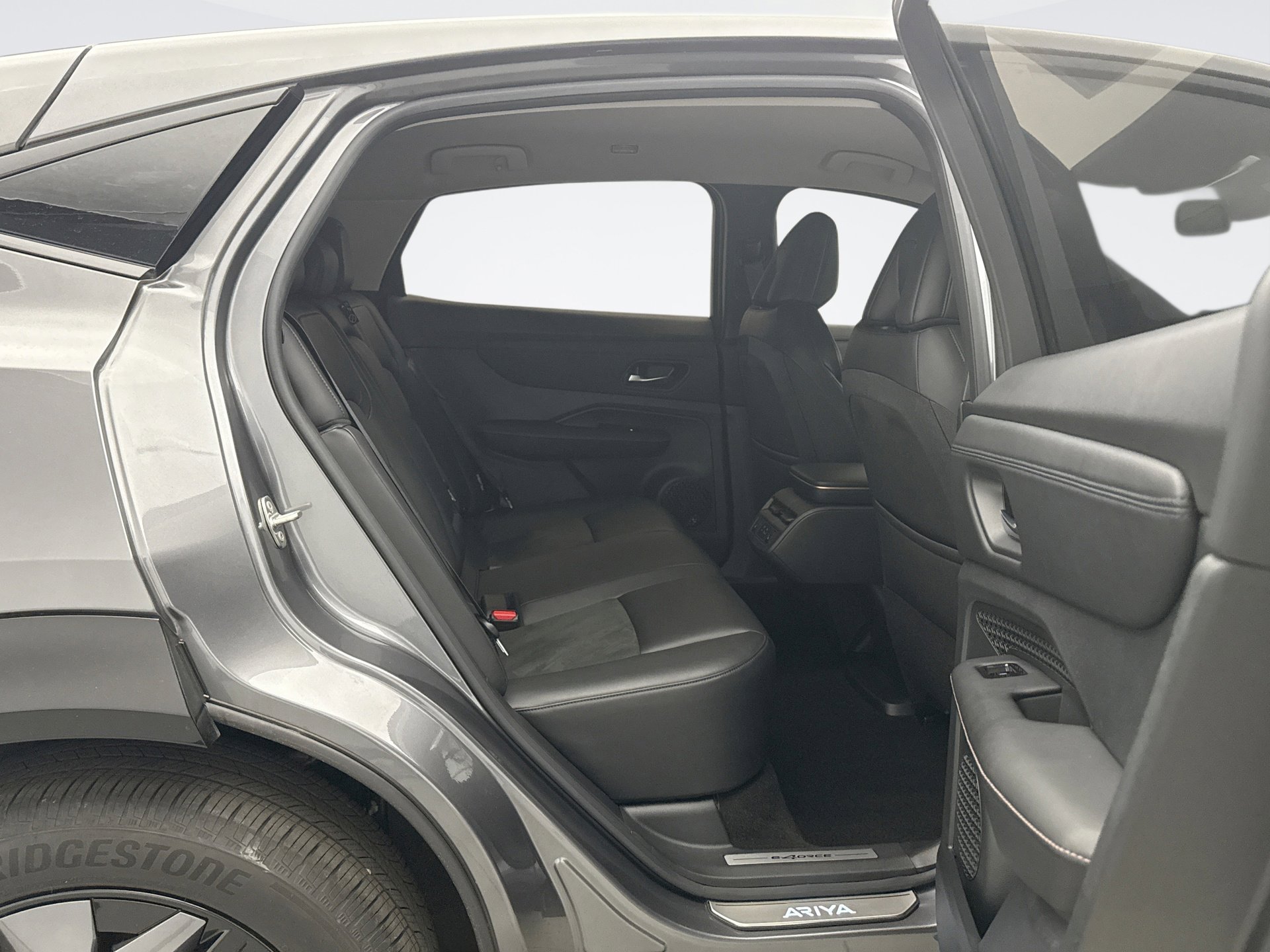 Used 2023 Nissan Ariya AWD image 18