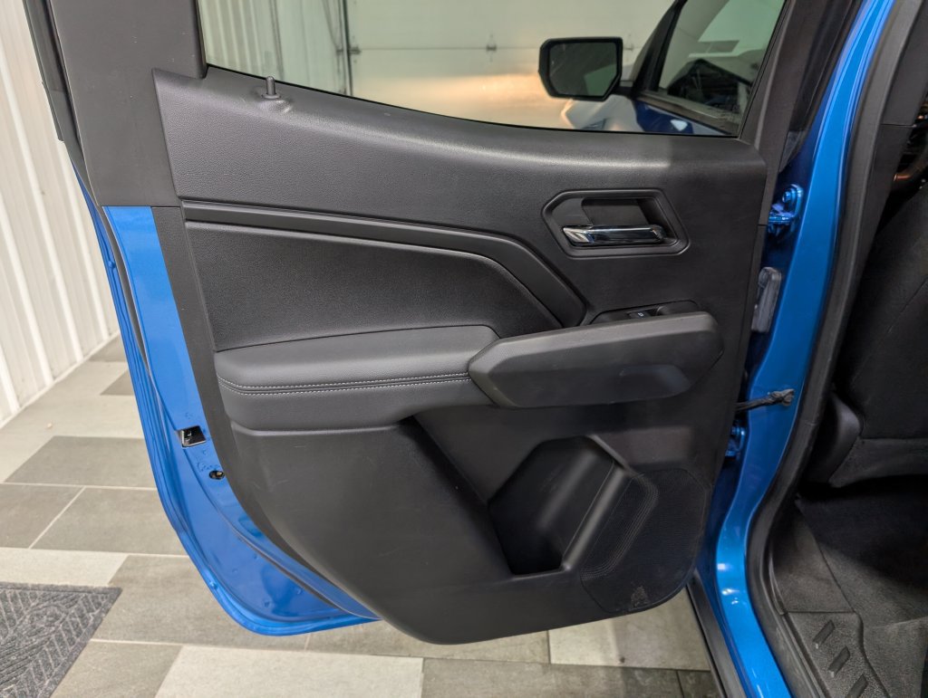 Used 2024 Chevrolet Colorado LT w/ LT Convenience Package II AWD/4WD image 9