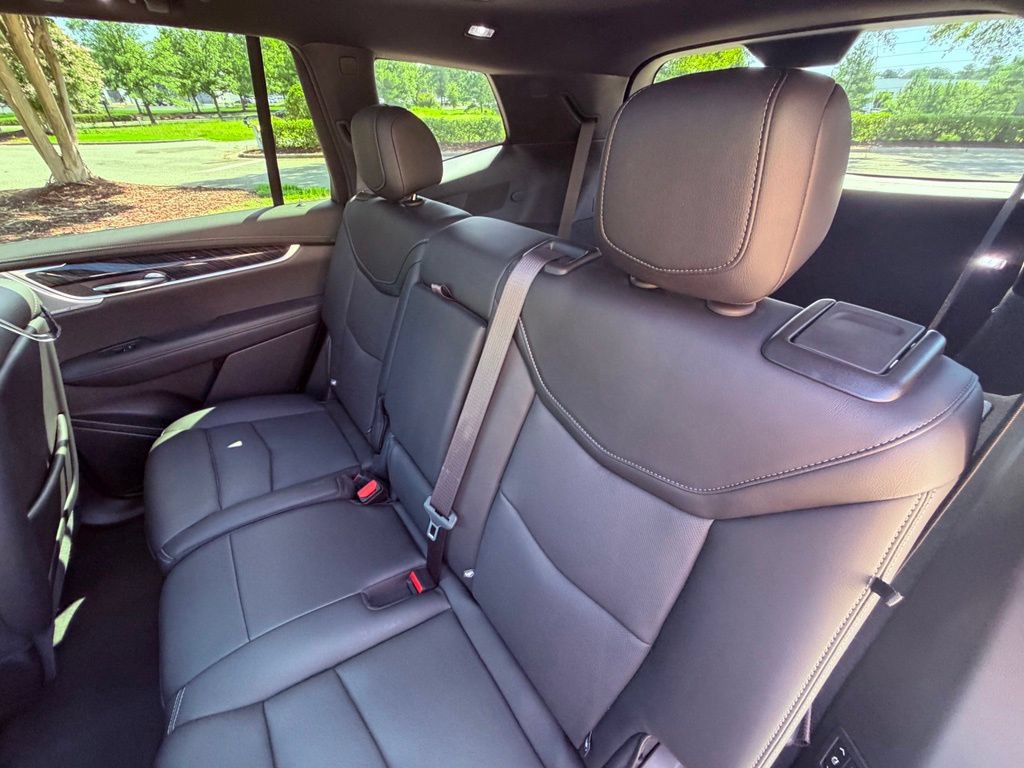 Used 2024 Cadillac XT6 Premium Luxury w/ Technology Package FWD image 15