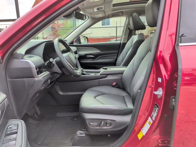 Certified 2025 Toyota Grand Highlander AWD Hybrid image 19