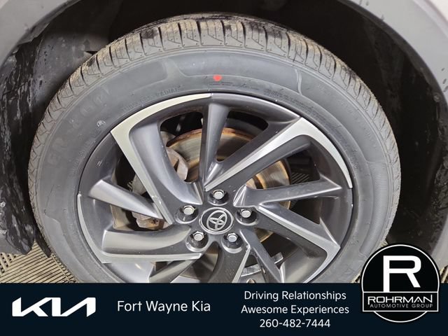Used 2020 Toyota C-HR Limited FWD image 11