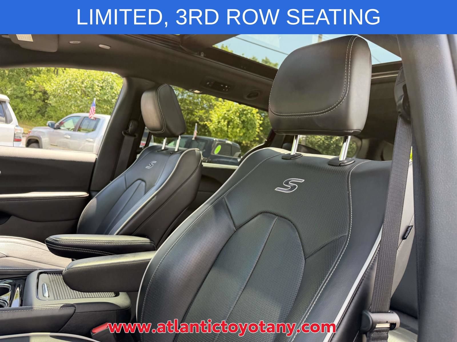 Used 2025 Chrysler Pacifica Limited FWD image 21