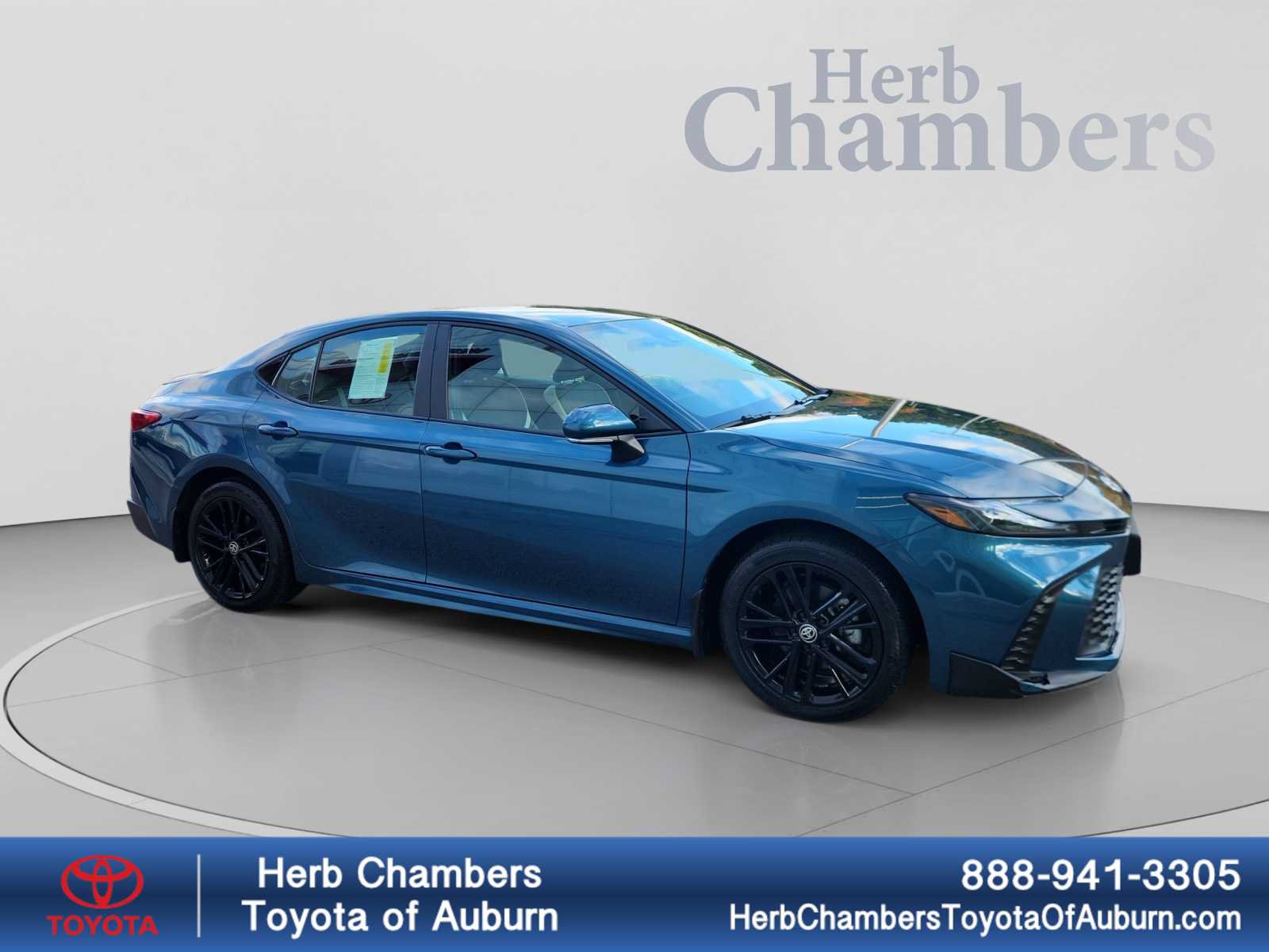 Used 2025 Toyota Camry SE w/ Convenience Package