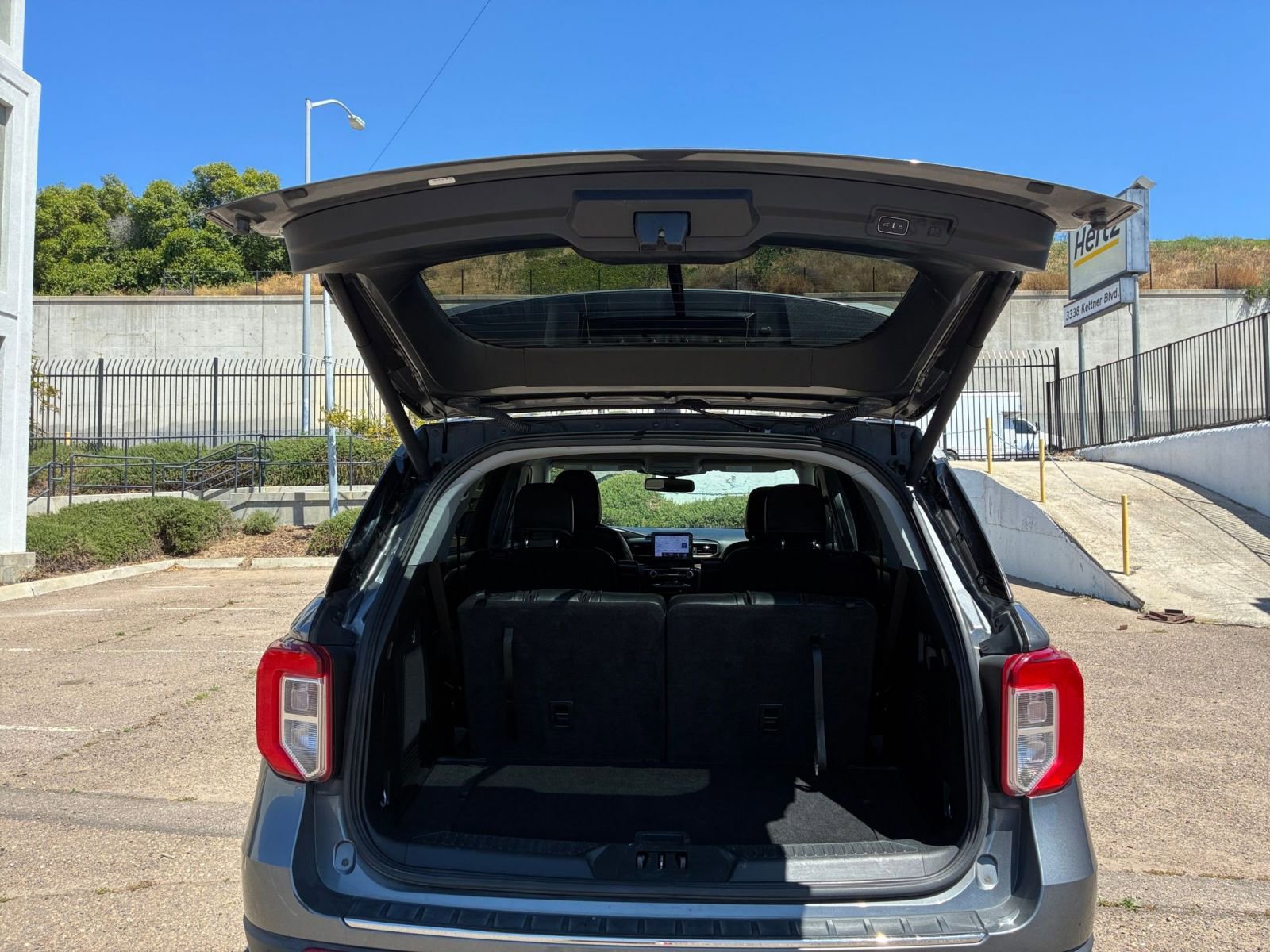 Used 2023 Ford Explorer Limited image 35