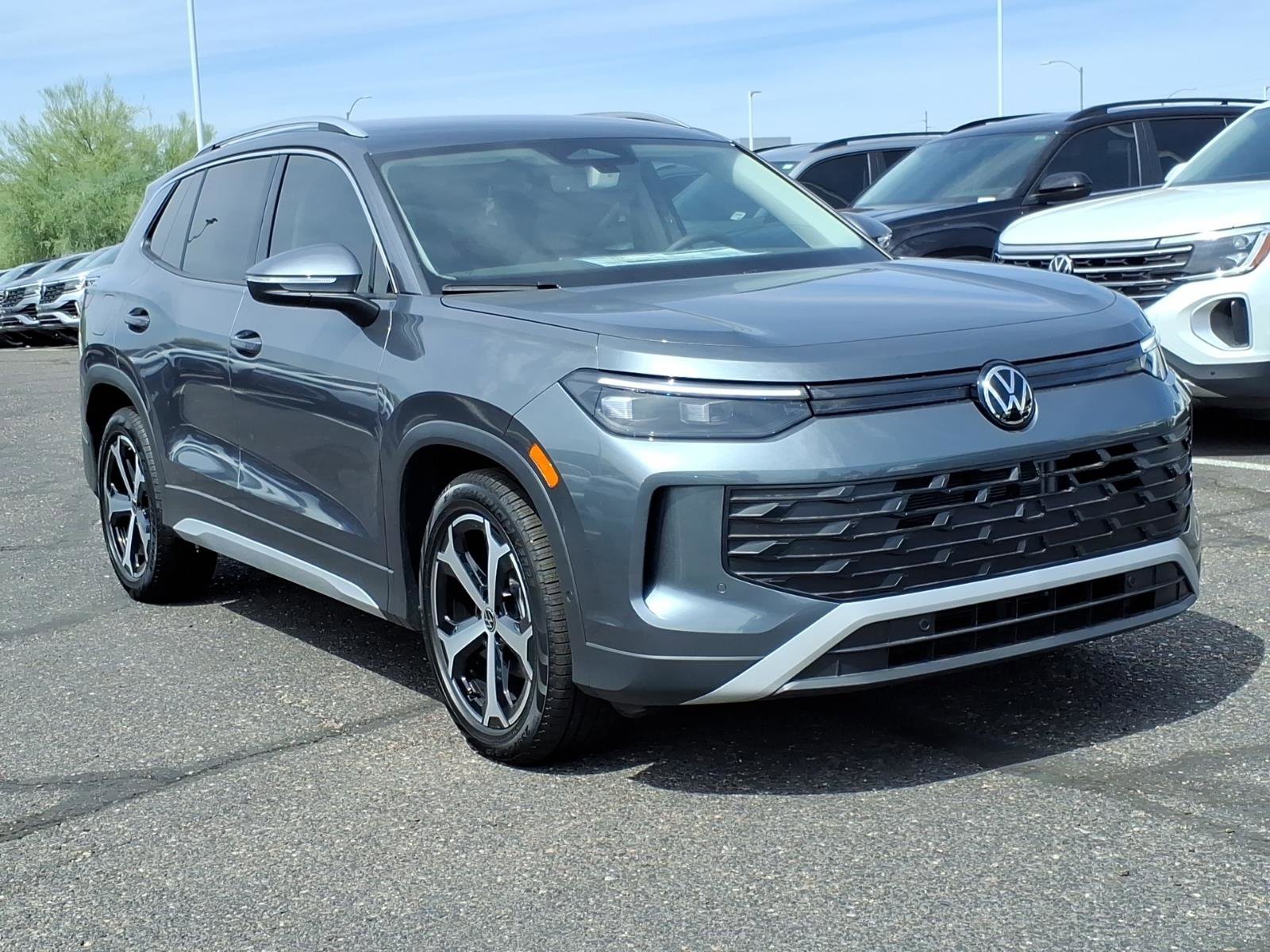 New 2026 Volkswagen Tiguan SE image 1