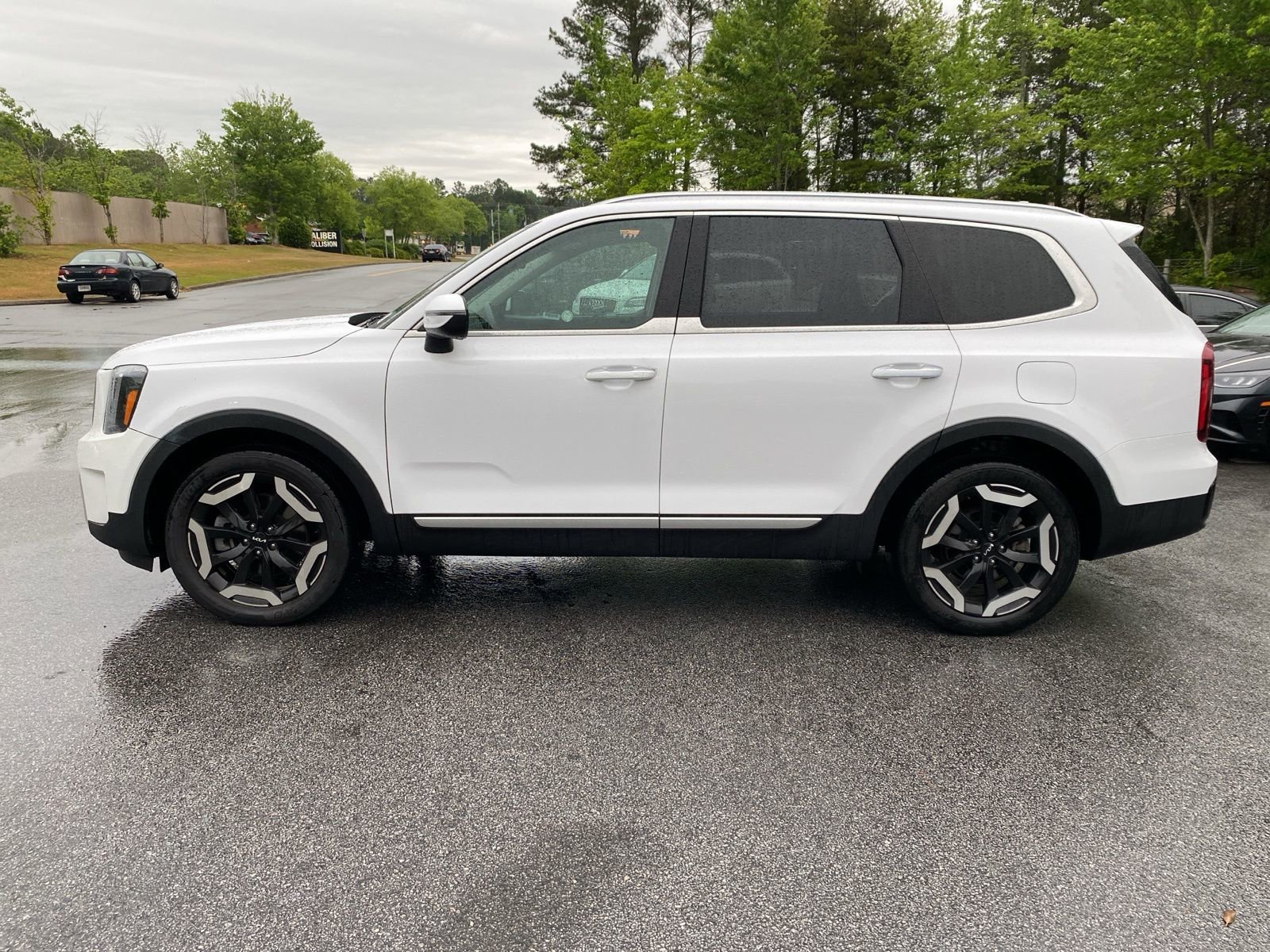 Used 2025 Kia Telluride S FWD image 2