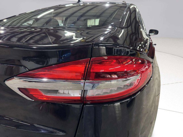 Used 2020 Ford Fusion SE image 15