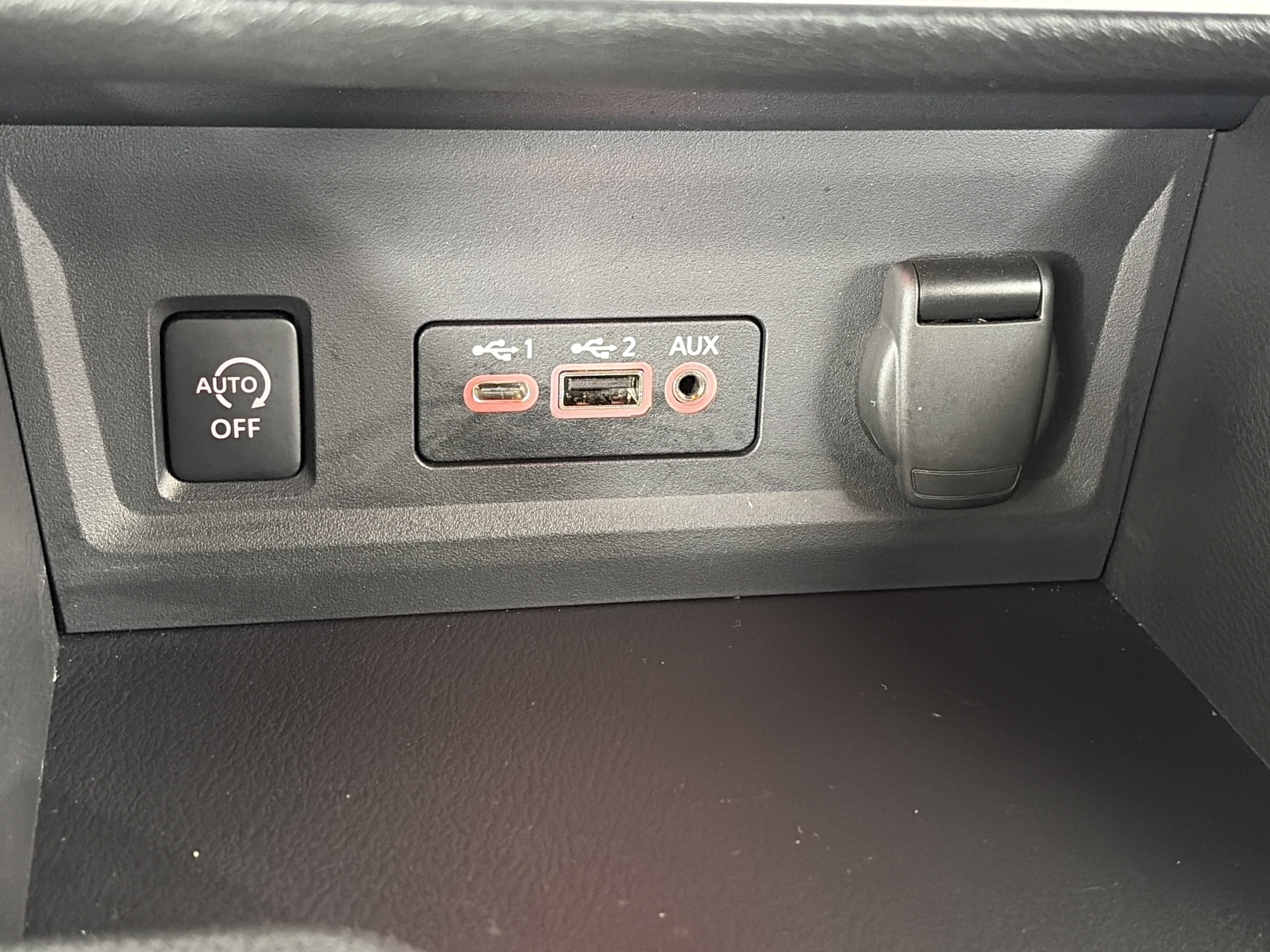 Used 2025 Nissan Sentra SR FWD image 22