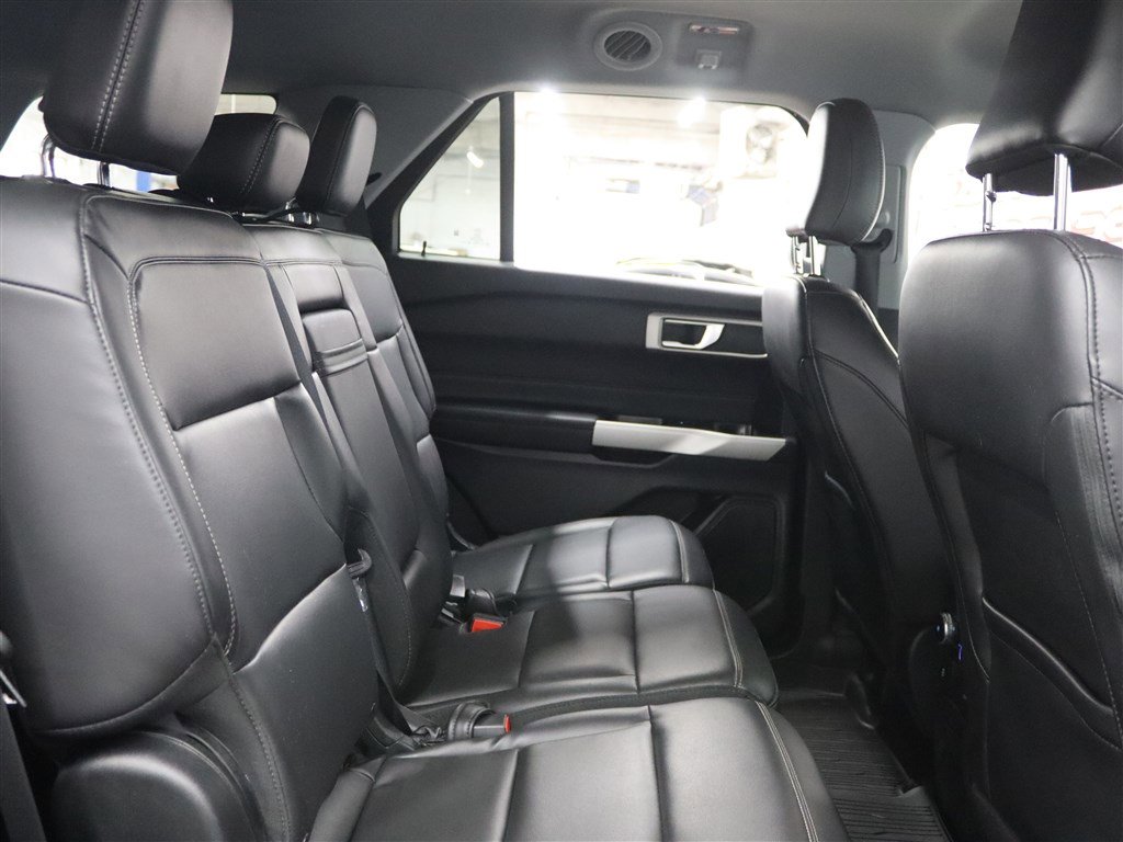 Used 2022 Ford Explorer XLT w/ Equipment Group 202A AWD/4WD image 14