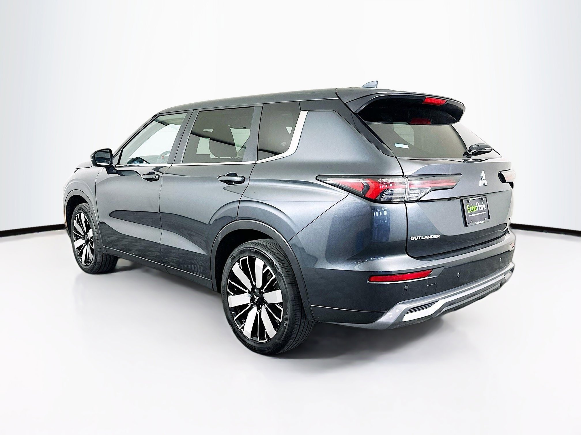 Used 2025 Mitsubishi Outlander SE AWD/4WD image 5