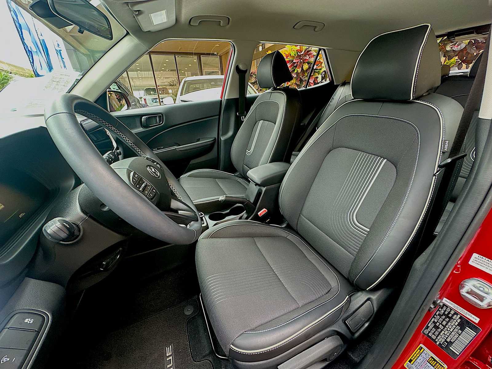 Used 2024 Hyundai Venue Limited image 5