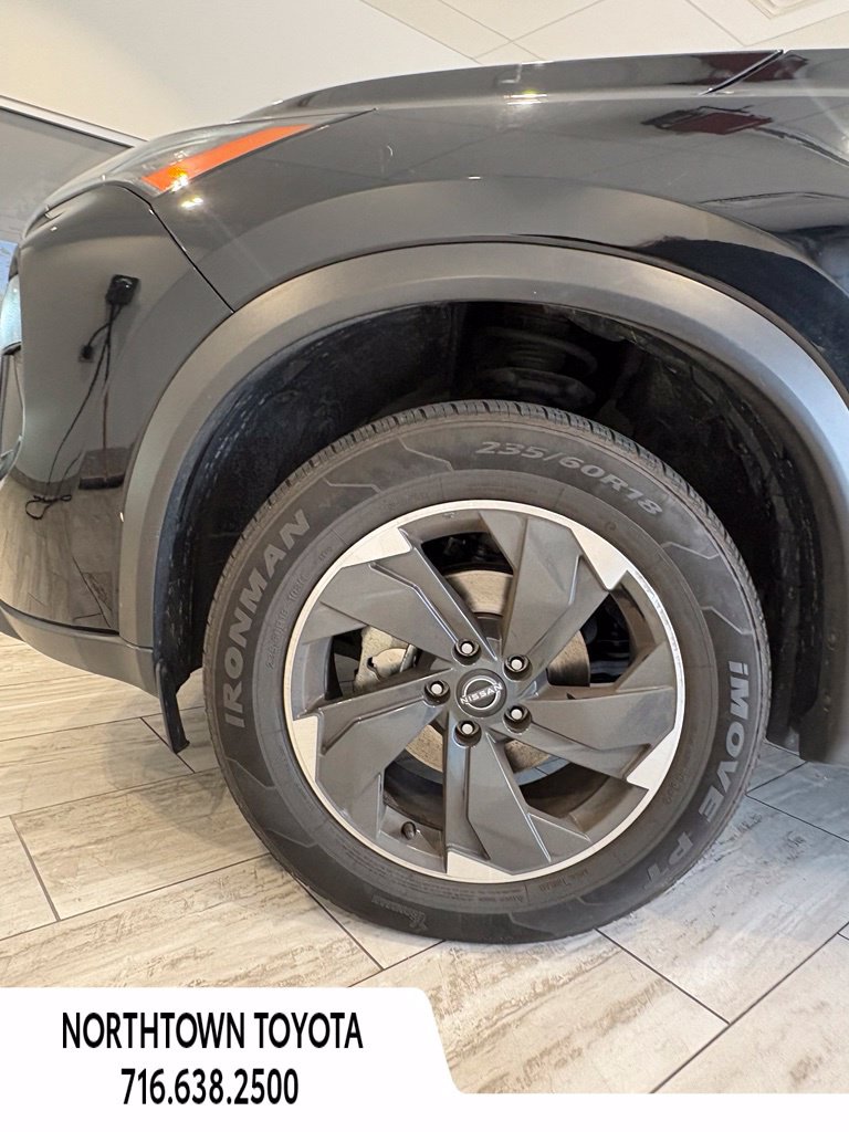Used 2024 Nissan Rogue SV AWD/4WD image 12