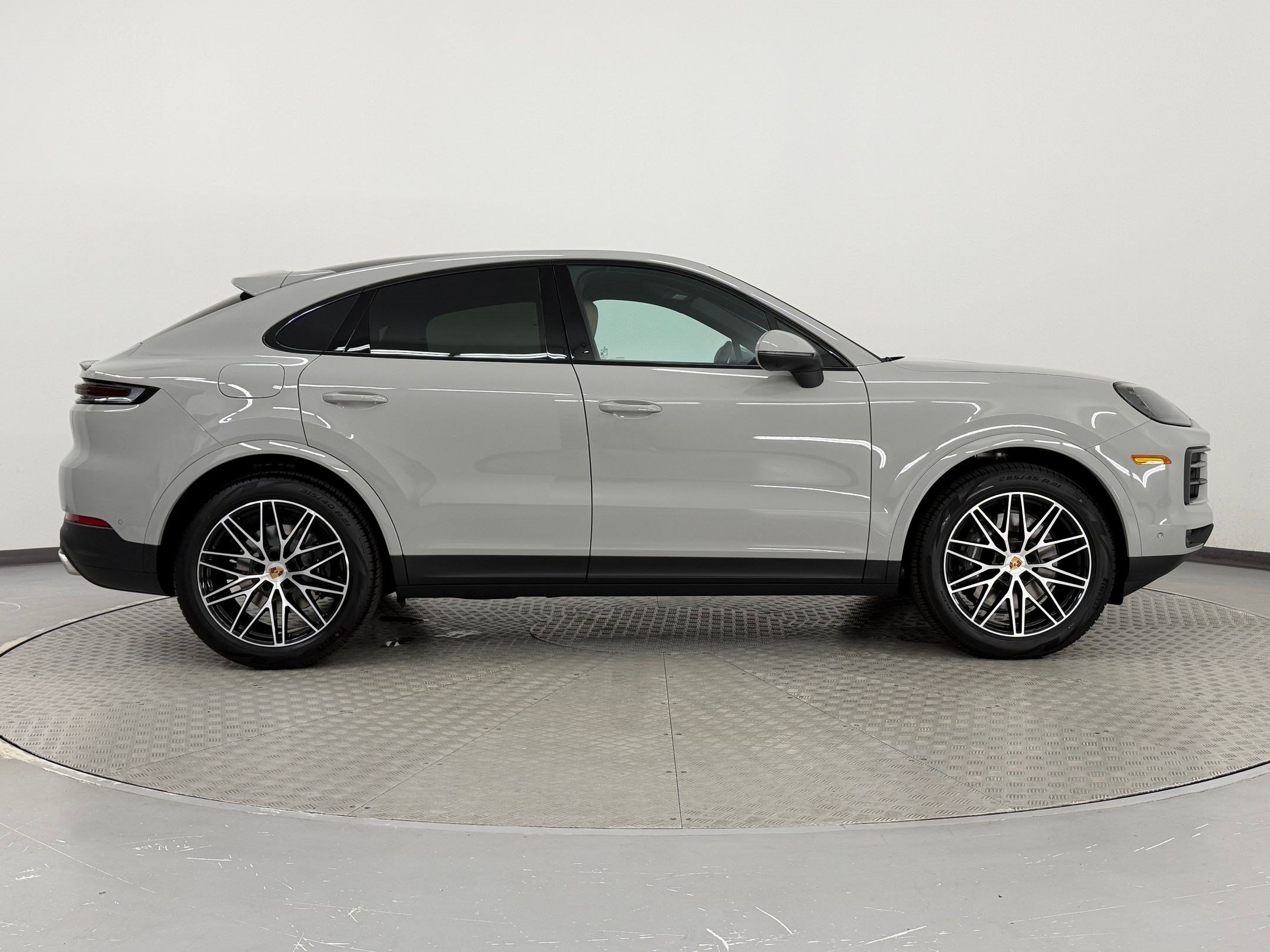 New 2026 Porsche Cayenne Coupe AWD/4WD image 8
