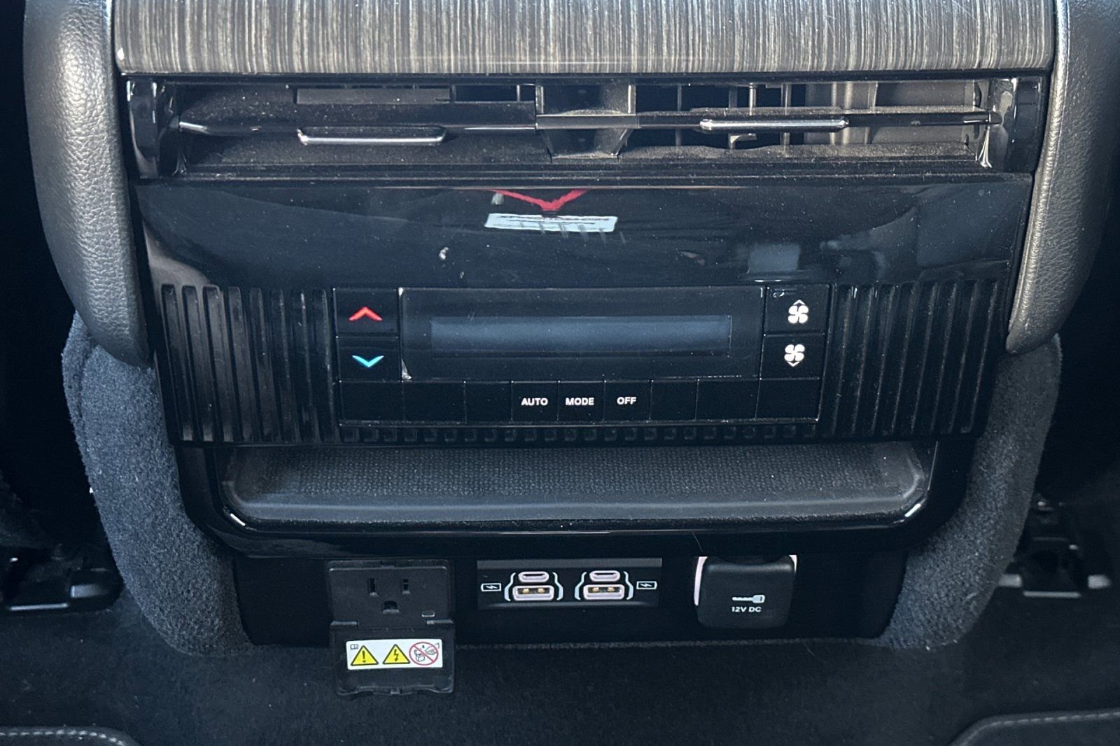 Used 2024 Jeep Wagoneer L Series II w/ Flexible Seating Group image 41