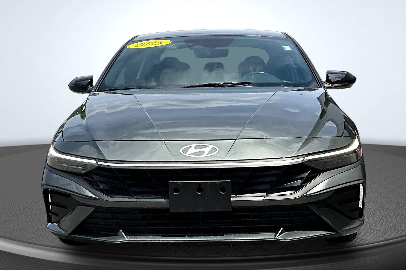 Used 2025 Hyundai Elantra Sport FWD image 2