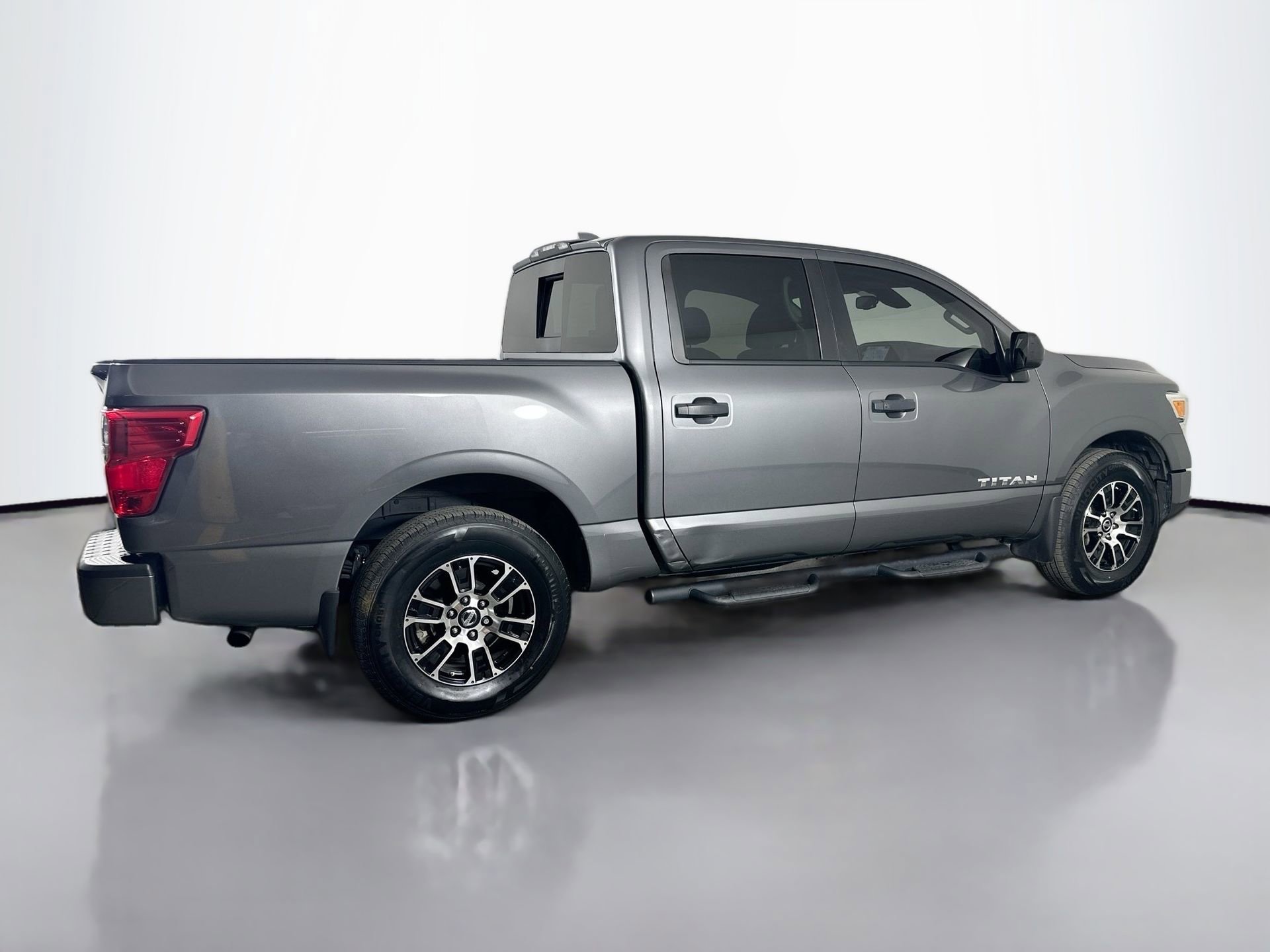 Used 2022 Nissan Titan SV w/ SV Convenience Package image 6